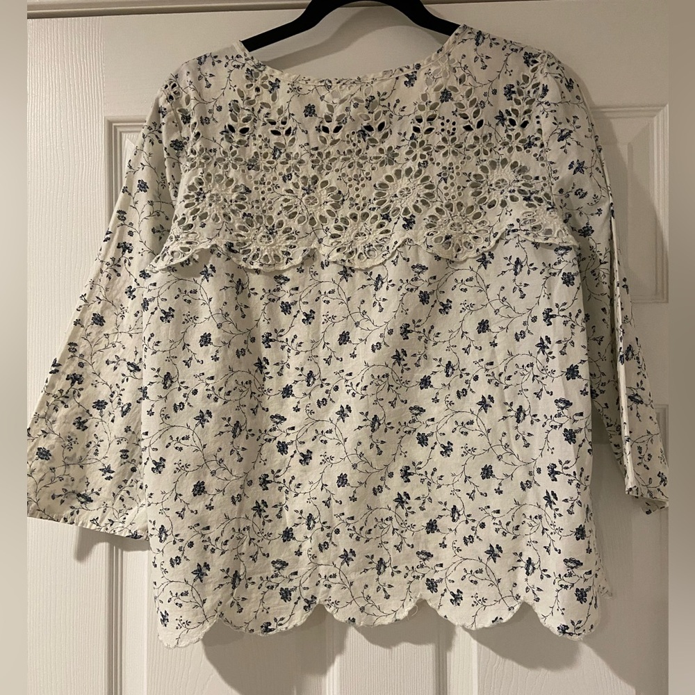 Gap White/Blue Floral Print Top with Embroidery-3/4 Sleeves Size Medium - Picture 5 of 9